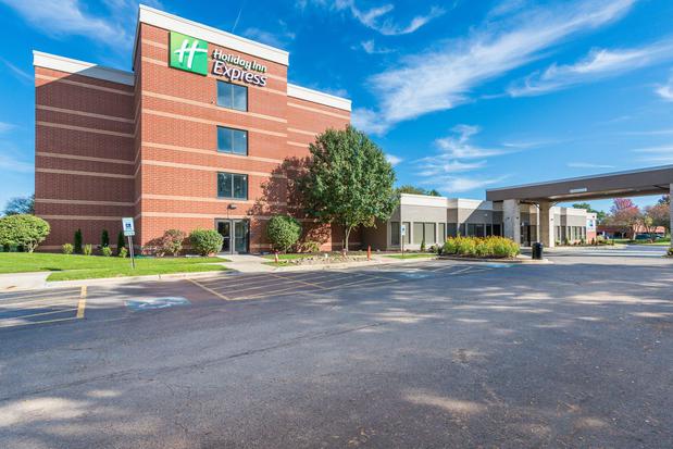 Images Holiday Inn Express Naperville by IHG
