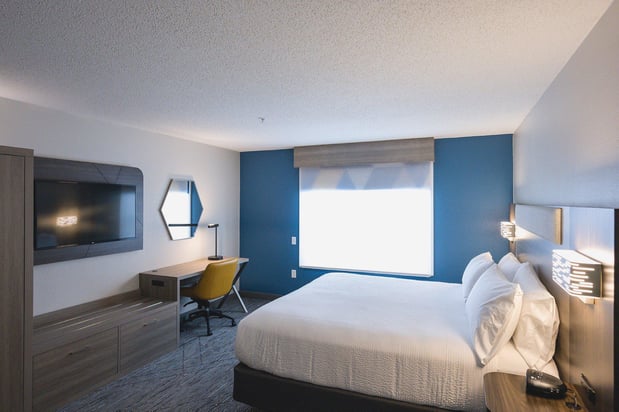Images Holiday Inn Express & Suites Marquette by IHG