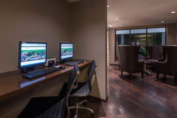 Images Holiday Inn & Suites Phoenix Airport North by IHG