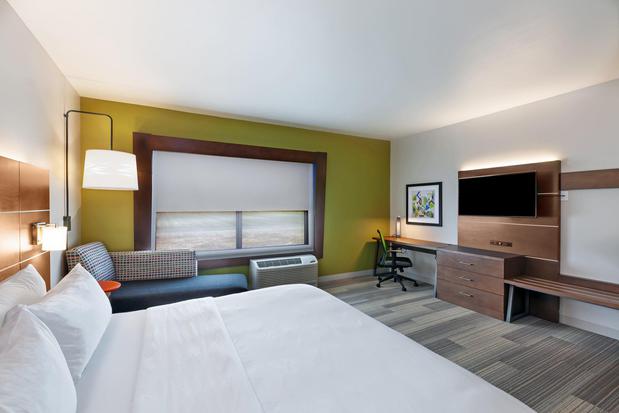 Images Holiday Inn Express & Suites Chanute by IHG