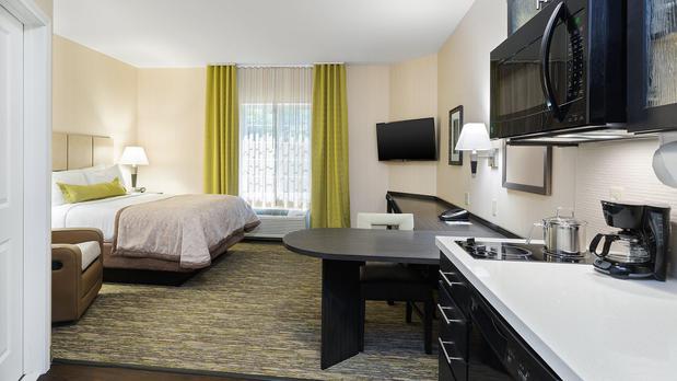 Images Candlewood Suites Grove City - Outlet Center, an IHG Hotel