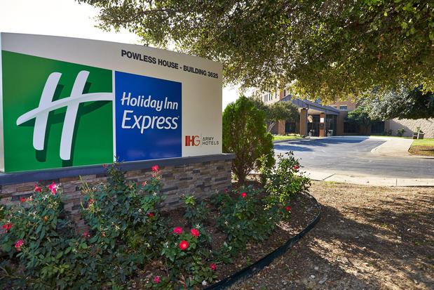 Images Holiday Inn Express Powless House