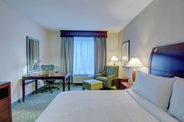 Images Hilton Garden Inn Norwalk