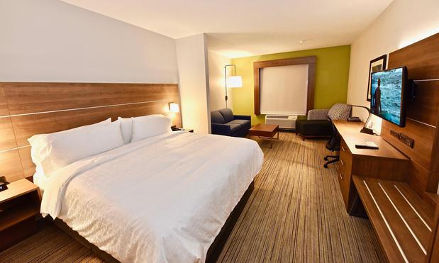 Images Holiday Inn Express & Suites Perryville I-55, an IHG Hotel