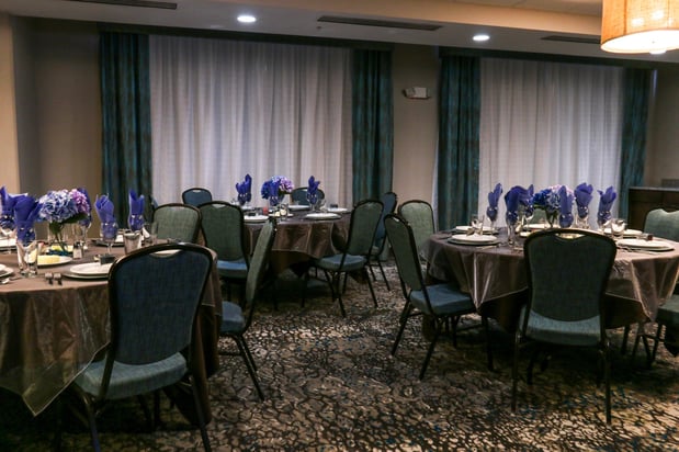 Images Holiday Inn & Suites Denver Tech Center-Centennial by IHG