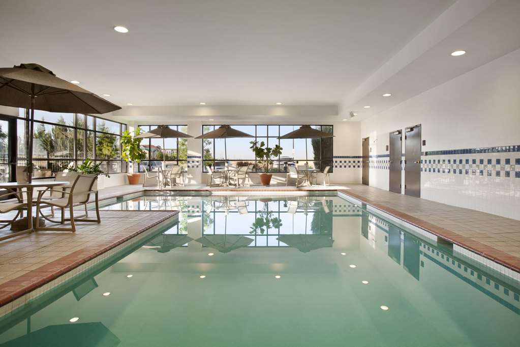 Pool Embassy Suites by Hilton Denver International Airport Denver (303)574-3000