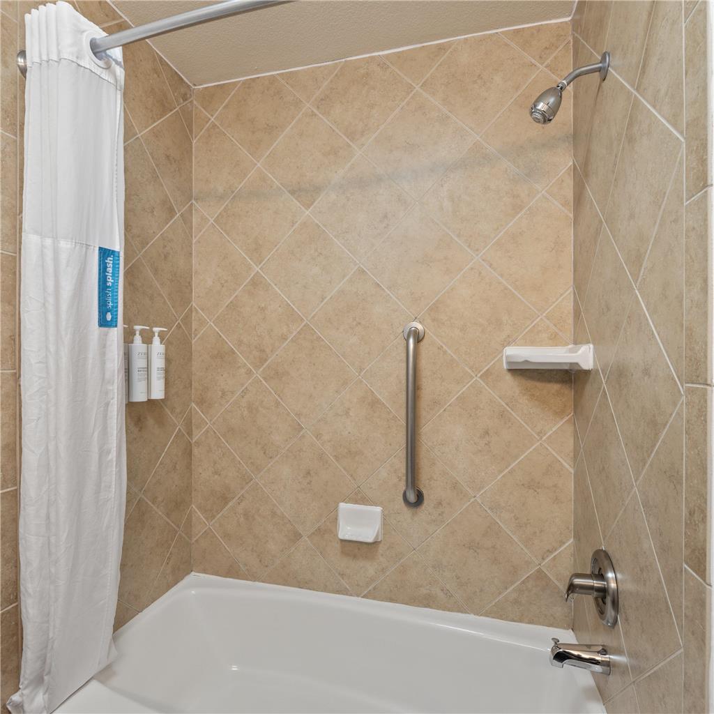 Guest room bath 
