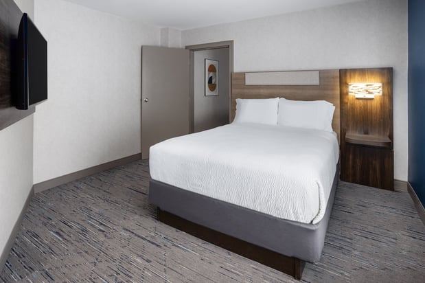 Images Holiday Inn Express & Suites Brattleboro by IHG