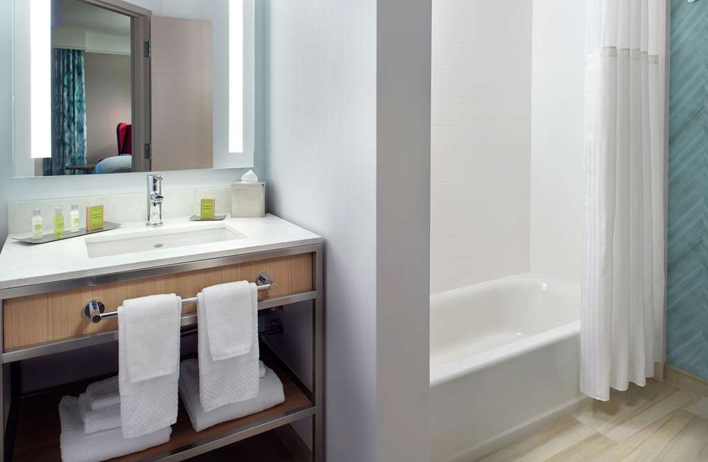 Guest room bath