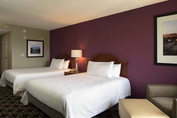 Images Hilton Garden Inn Auburn Riverwatch