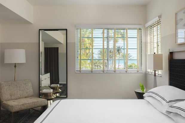 Images Kimpton Surfcomber Hotel by IHG