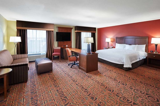 Images Hampton Inn & Suites Milwaukee/Franklin