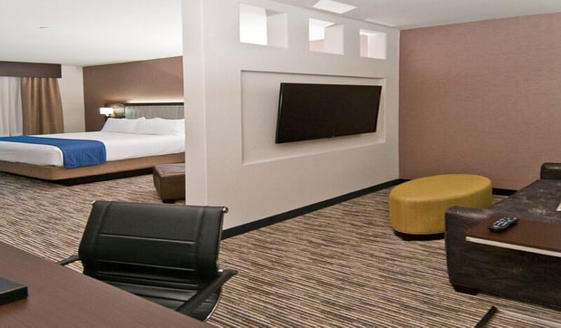 Images Holiday Inn Austin Airport by IHG