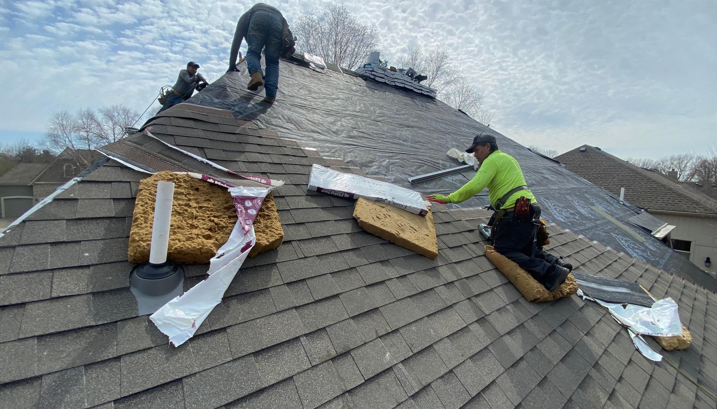 Roofing-Crew-of-True-Grit-Roofing-Company-Olathe-KS