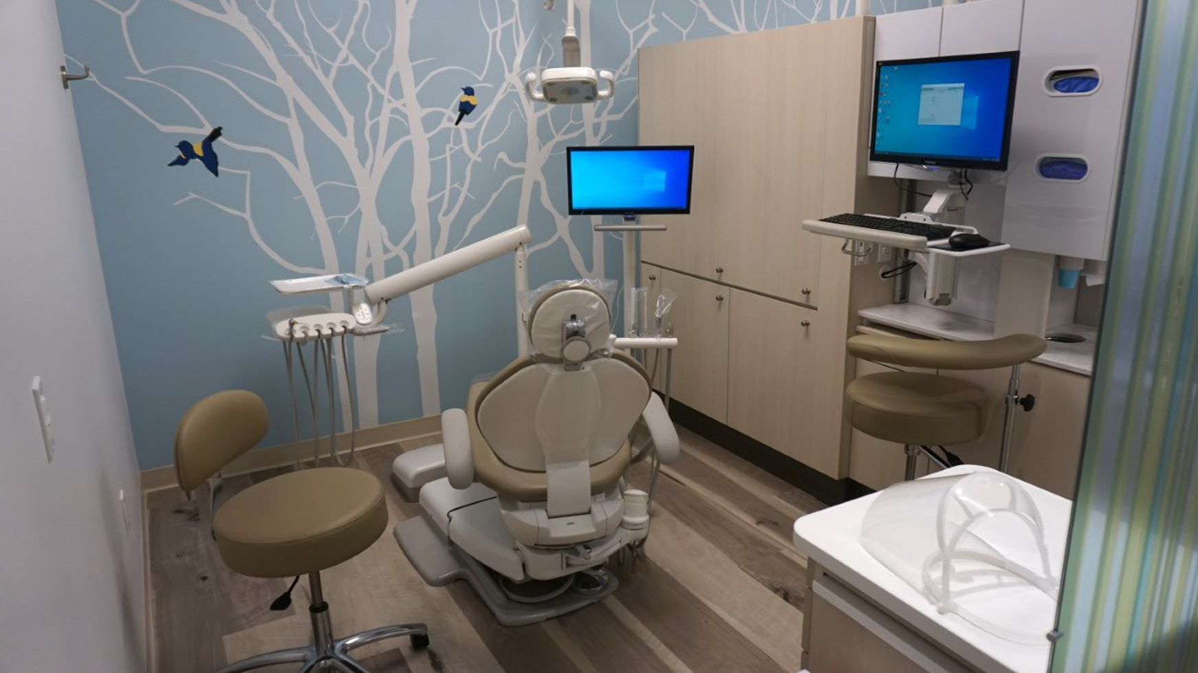 Aspire Dental & Implant treatment rooms are designed to be bright and comfortable. Whether you have a toothache, need dental implants, or routine cleanings, we've got you covered. Book your first dental appointment with our office in San Juan Capistrano today!