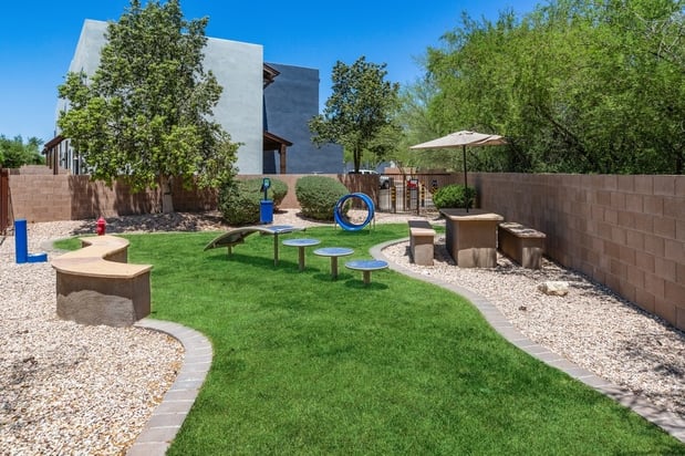 Images Galeria del Rio Townhomes