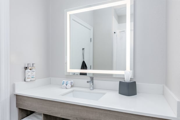 Images Holiday Inn Express & Suites Winnie by IHG