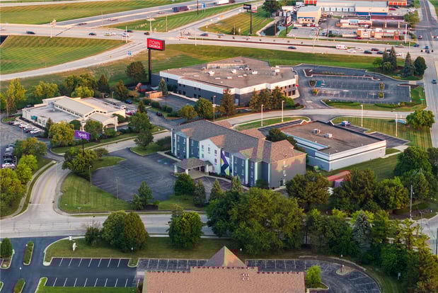 Images Spark by Hilton Indianapolis Northeast Fishers