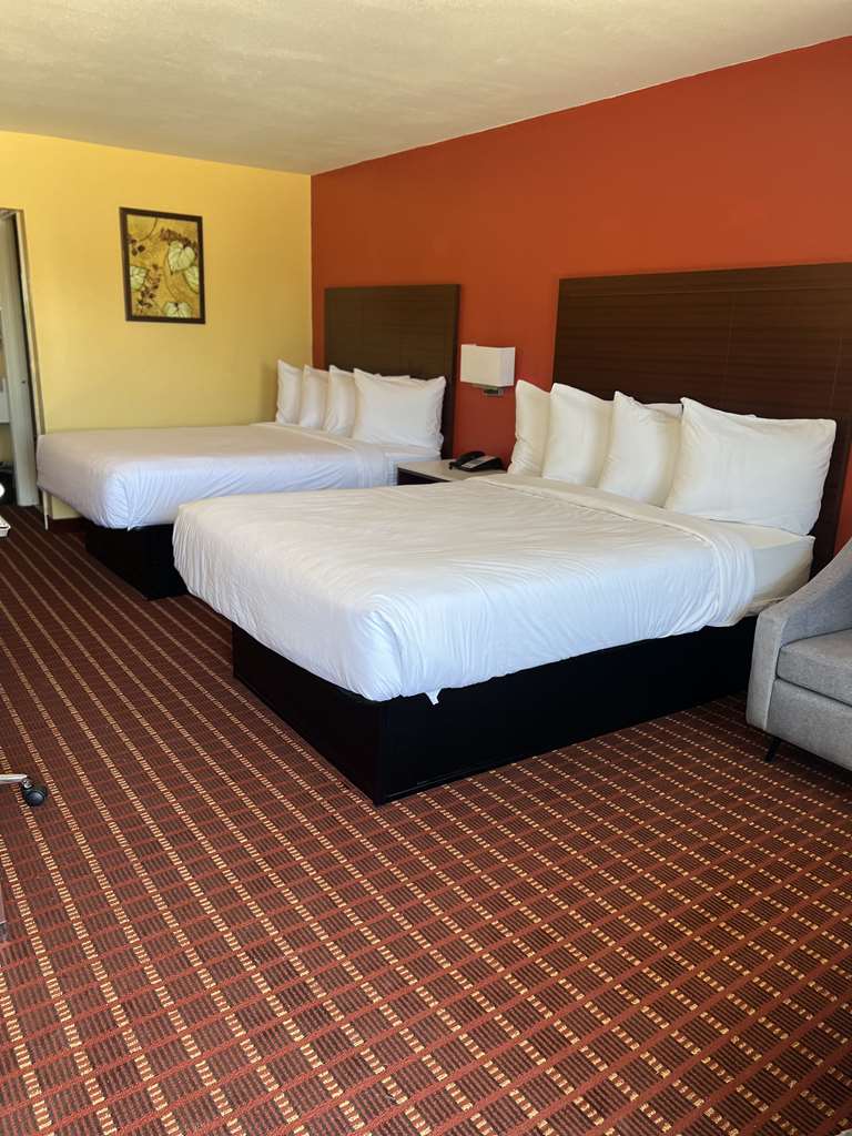 Double Queen Guestroom