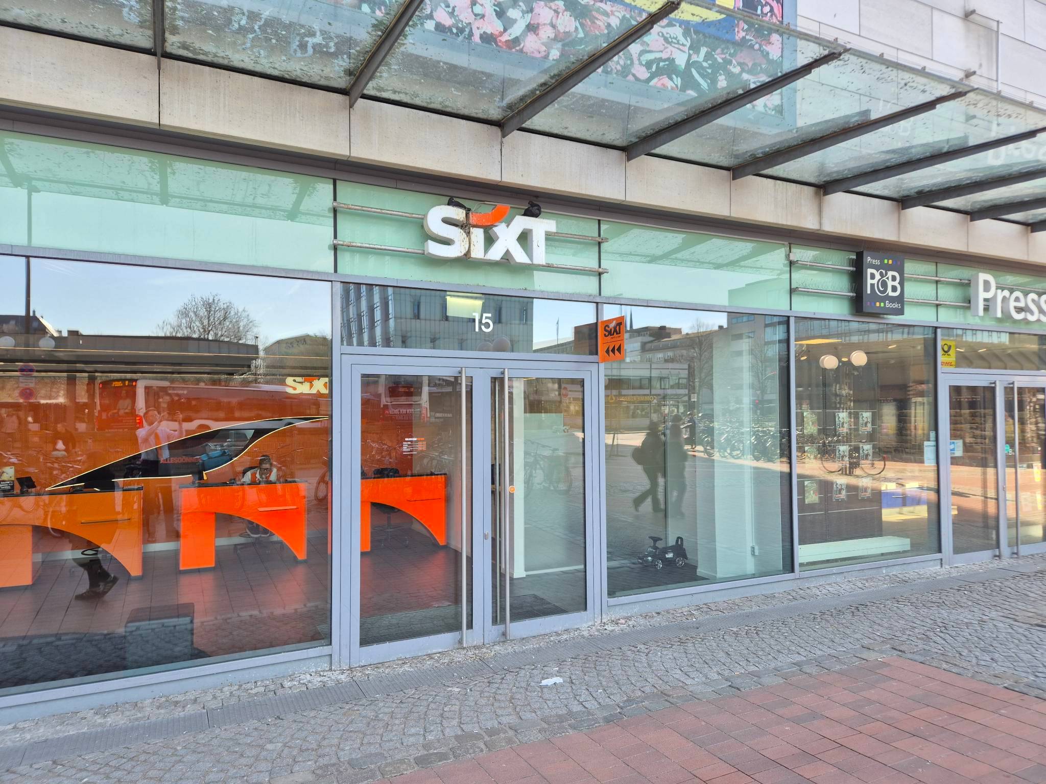 SIXT Autovermietung Hamburg Altona Bahnhof, Paul-Nevermann-Platz 15 in Hamburg