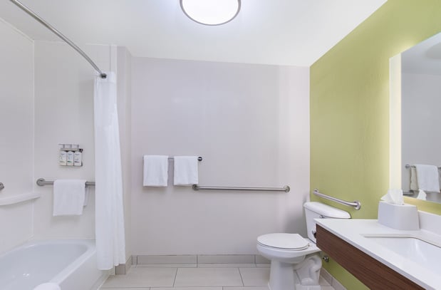 Images Holiday Inn Express & Suites Birmingham - Inverness 280 by IHG