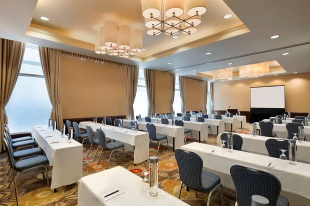 Images Embassy Suites by Hilton Los Angeles Glendale