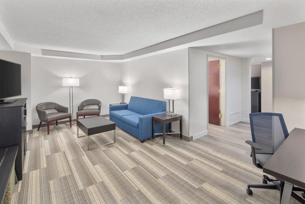Images Holiday Inn Express & Suites Greenville-I-85 & Woodruff Rd, an IHG Hotel
