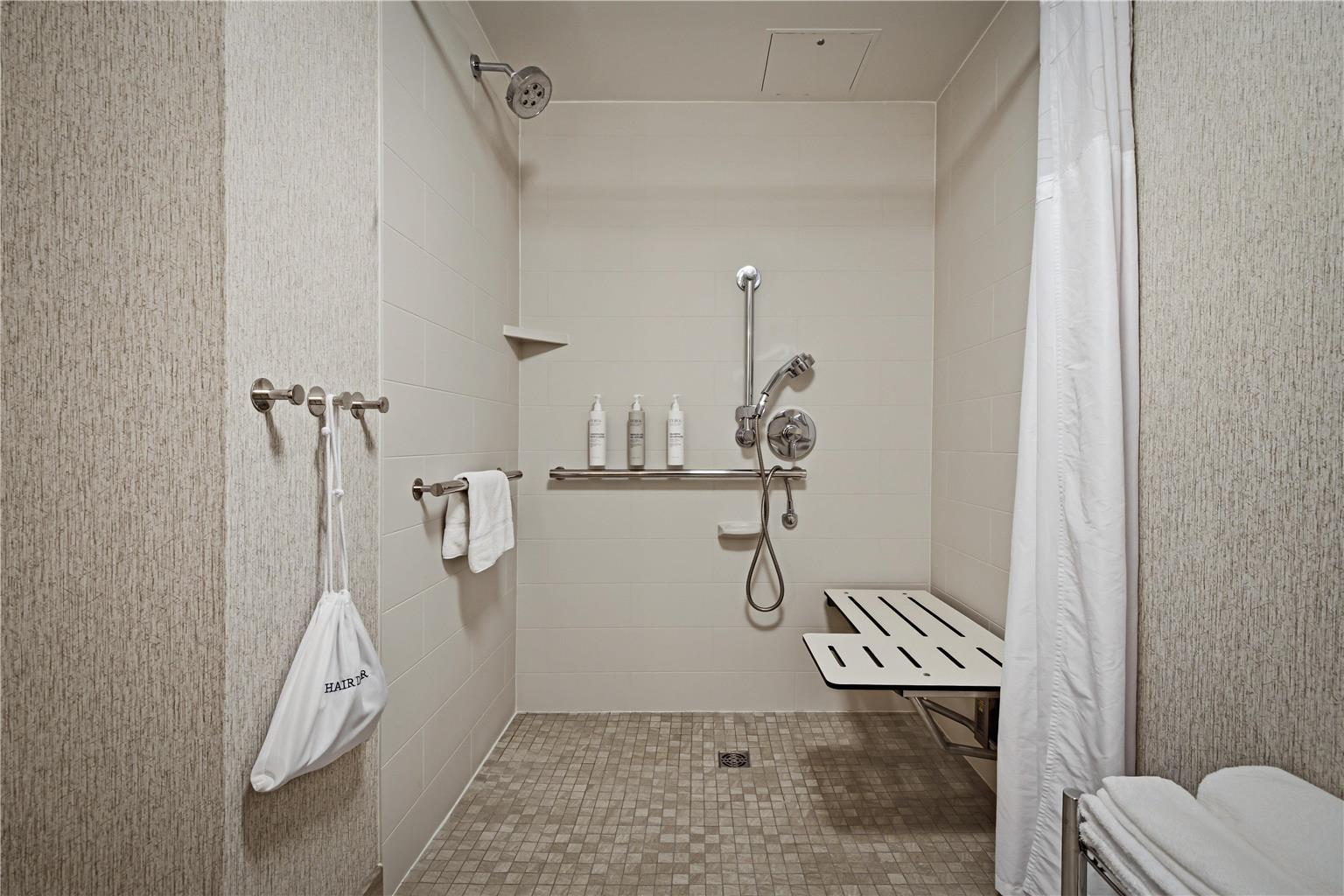 Guest room bath 