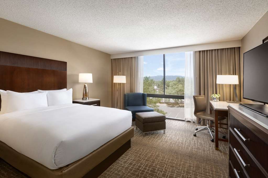 Guest room Hilton Fort Collins Fort Collins (970)482-2626