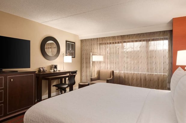 Images DoubleTree by Hilton New York LaGuardia Airport