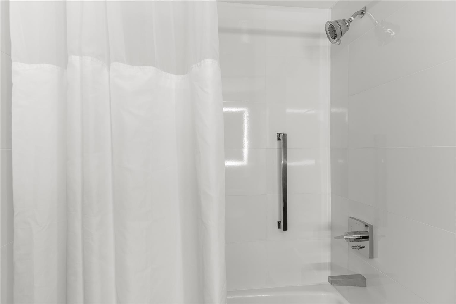 Guest room bath