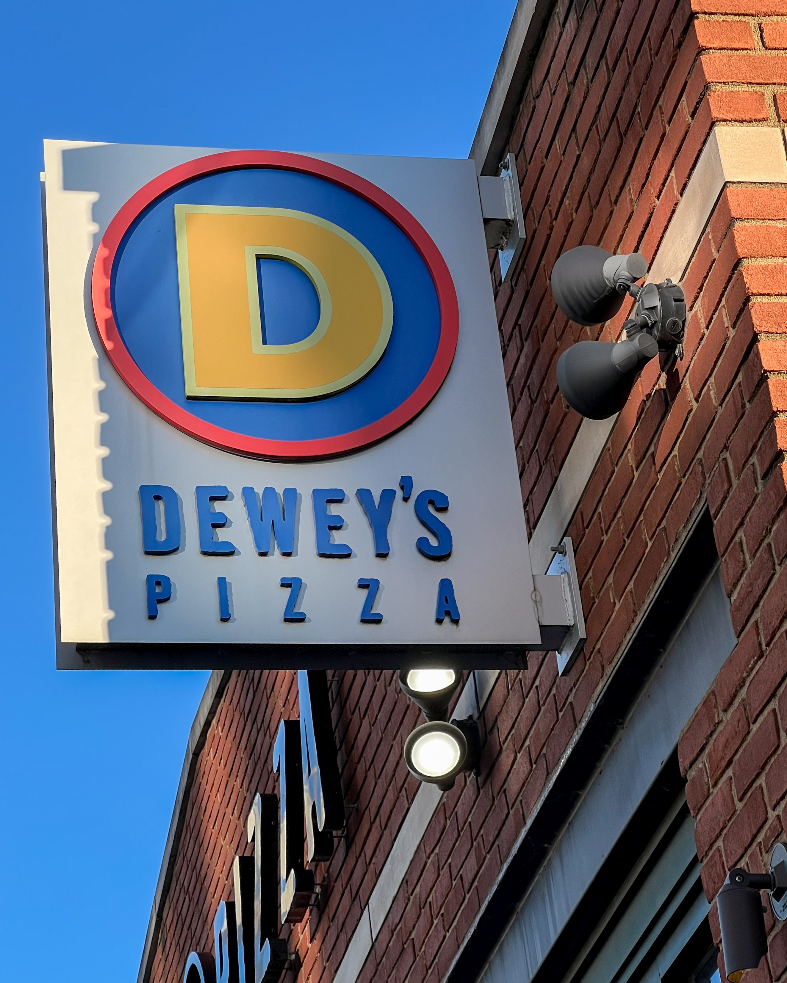 Dewey's Pizza - Grandview Image