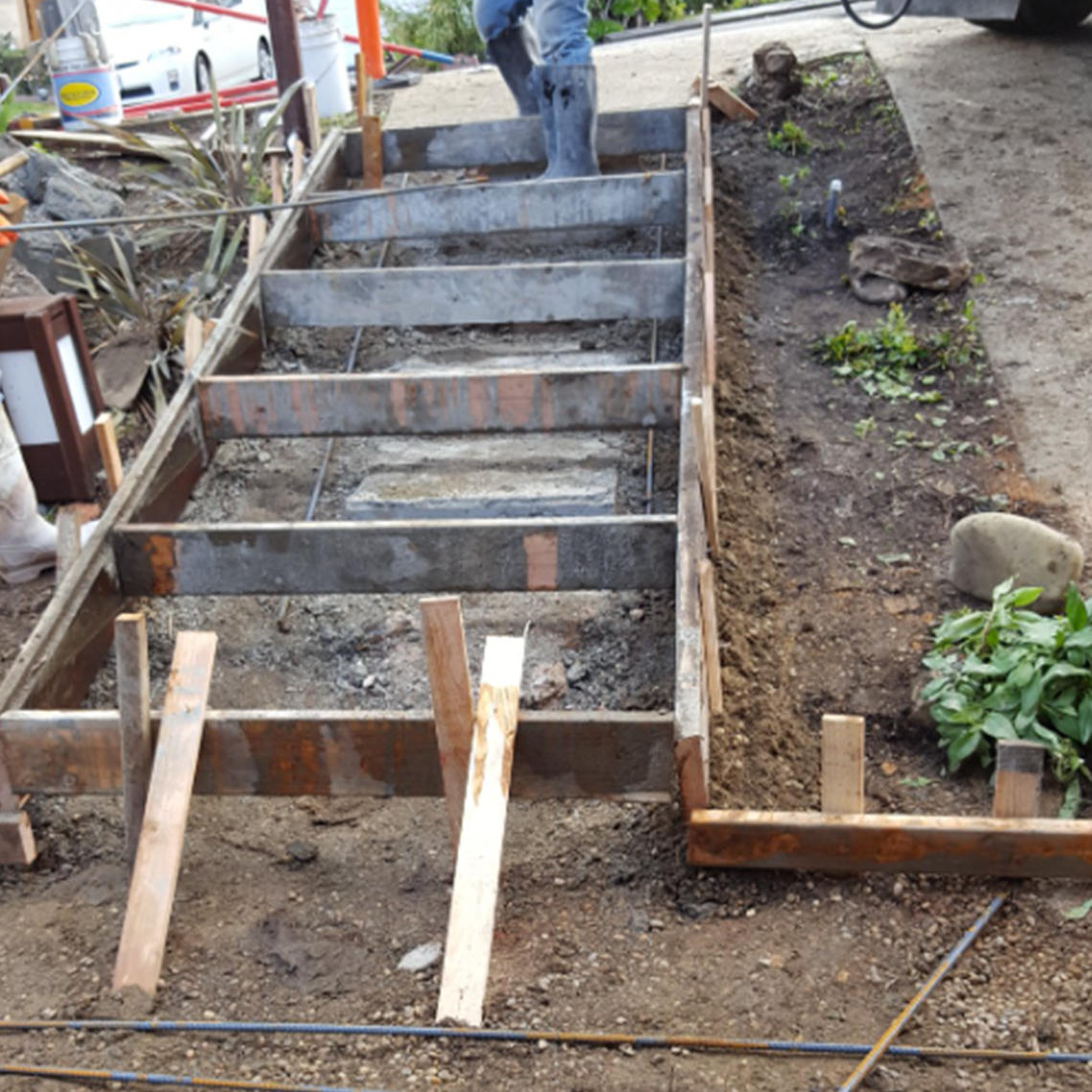 BACILIO'S CONSTRUCTION Logo