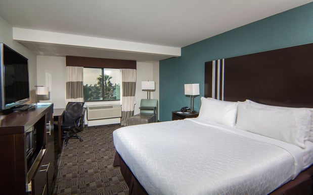 Images Holiday Inn Express & Suites Carlsbad Beach by IHG