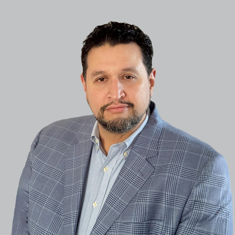 Headshot of Nestor M. Miranda, a wealth advisor at Chase