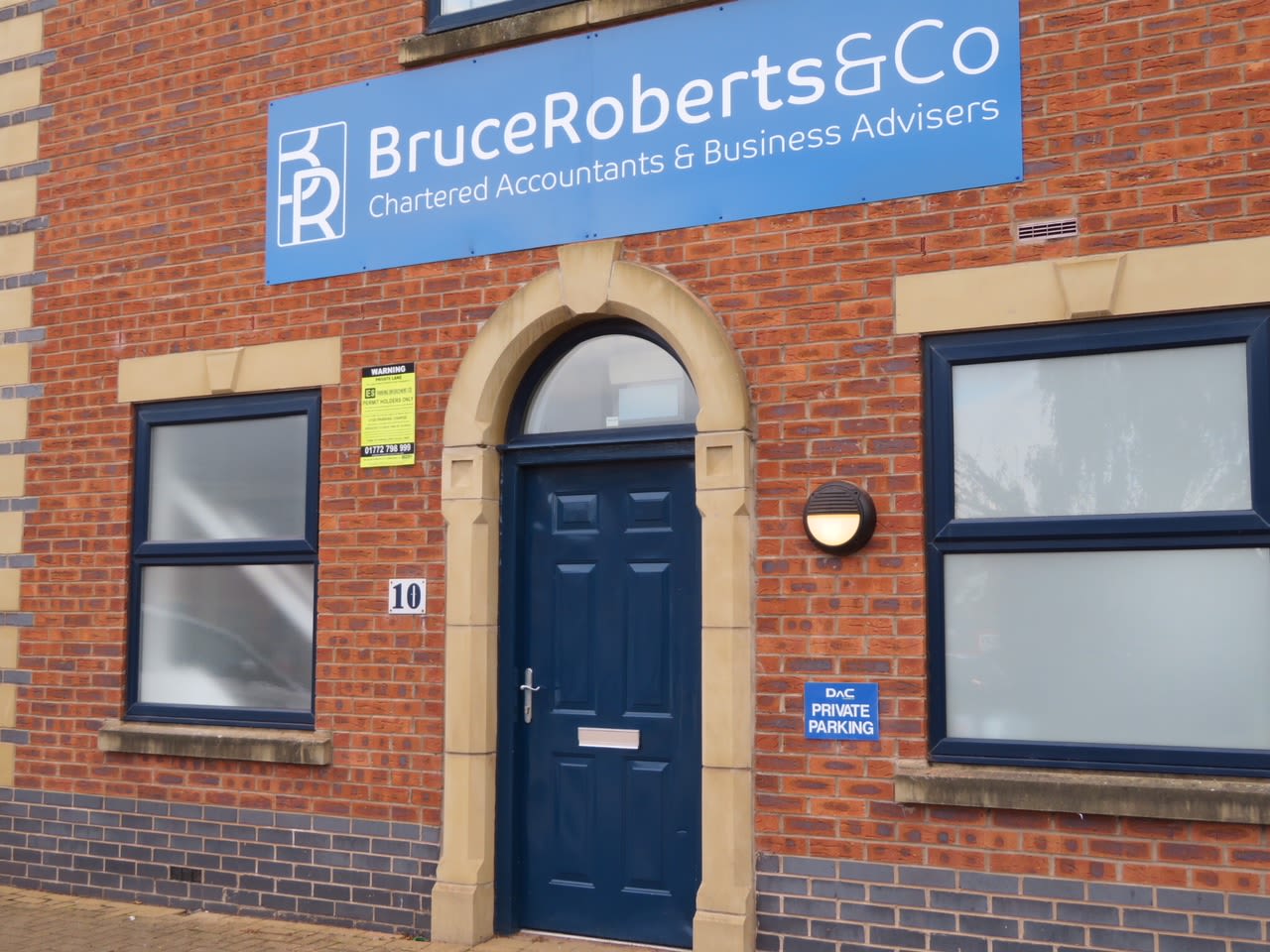 Images Bruce Roberts & Co Ltd