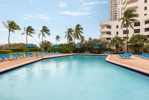 Images Holiday Inn Miami Beach-Oceanfront, an IHG Hotel