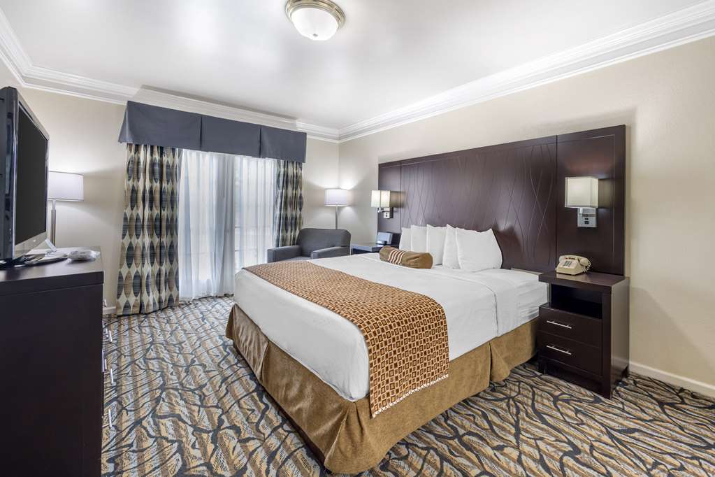 King Suite w/ Kitchenette