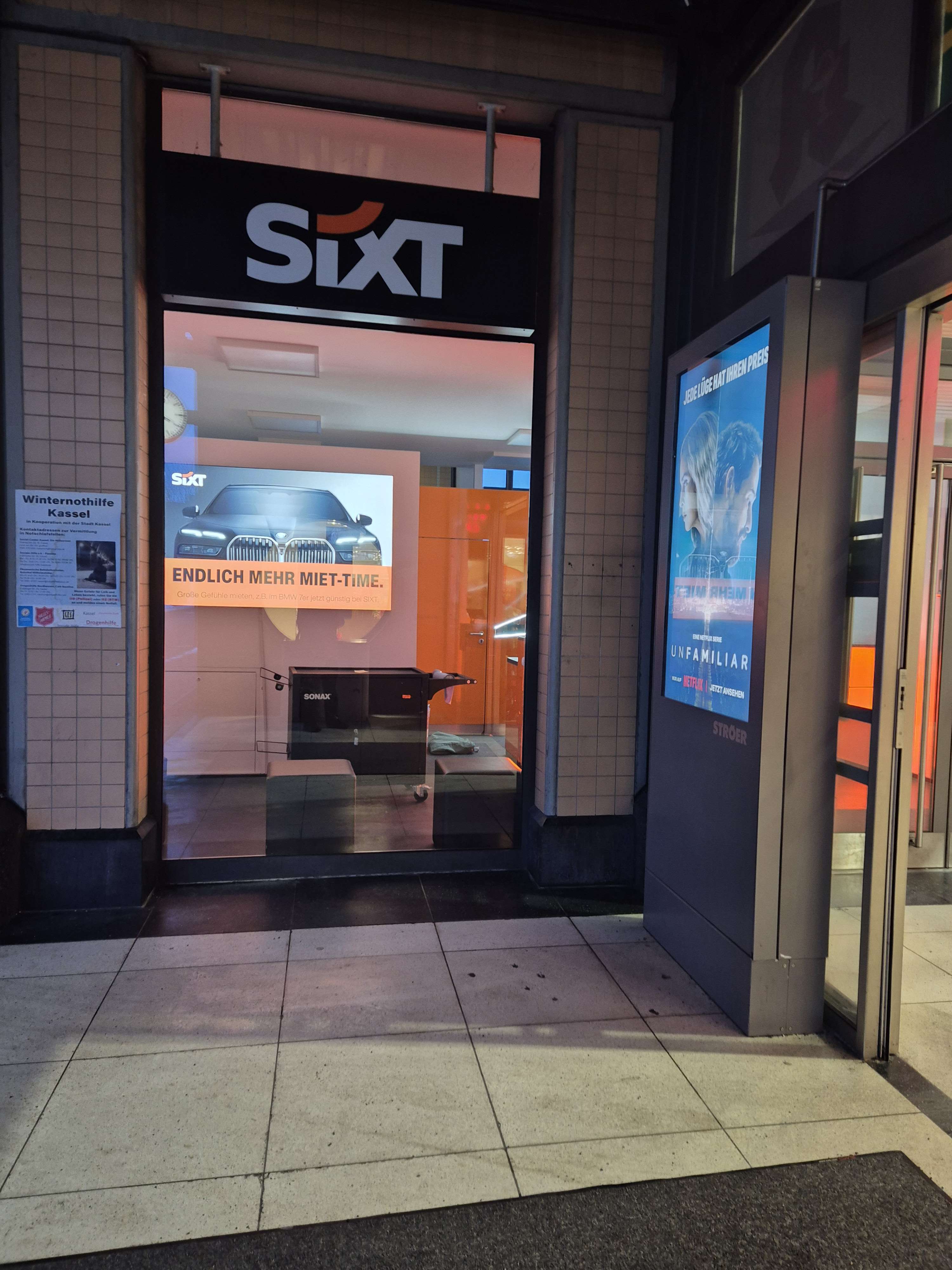 SIXT Autovermietung Kassel-Wilhelmshoehe Bahnhof, Willy-Brandt-Platz 1 in Kassel