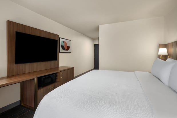 Images Holiday Inn Ontario by IHG