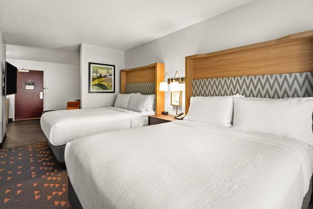 Images Holiday Inn & Suites Bothell by IHG