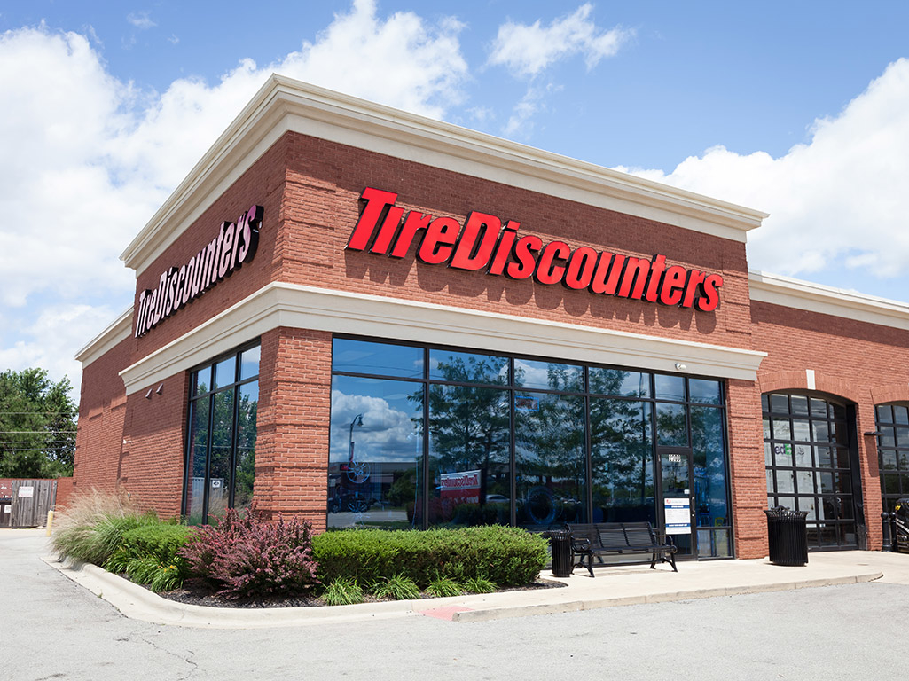Tire Discounters on 2908 London Groveport Rd in Grove City Tire Discounters Grove City (614)945-5063