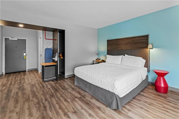 Images Tru by Hilton Kansas City Airport