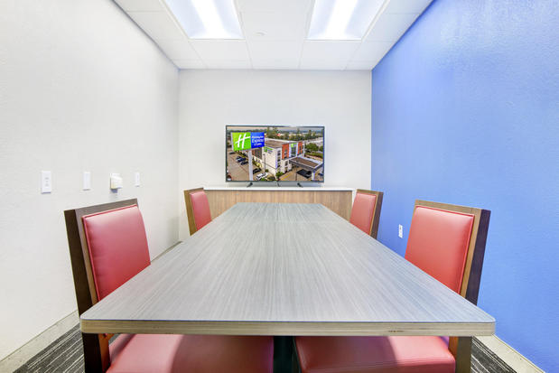 Images Holiday Inn Express & Suites Longview North by IHG