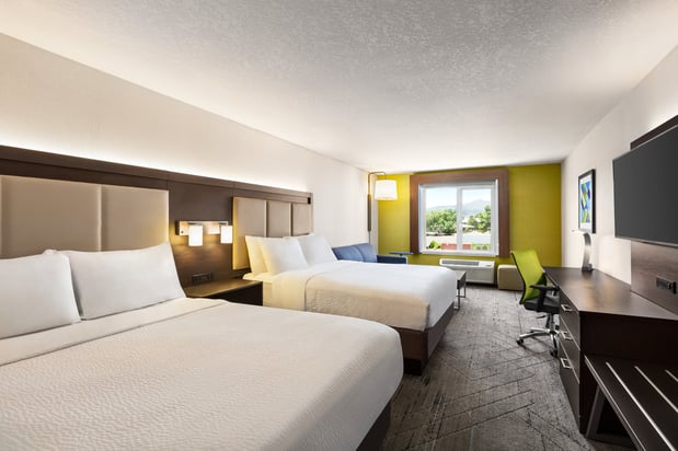 Images Holiday Inn Express & Suites Redding by IHG