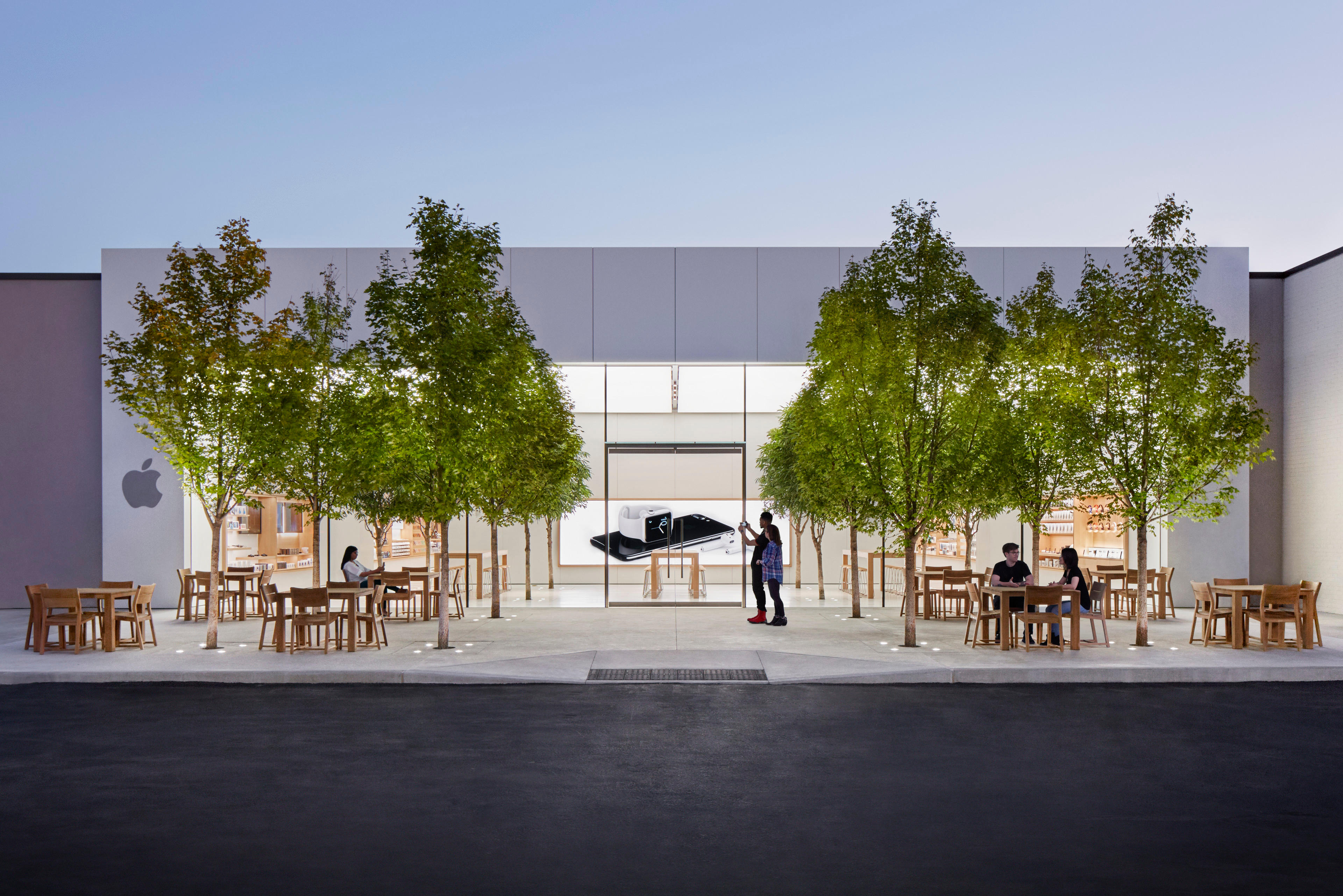 Image 2 | Apple The Fashion Mall at Keystone