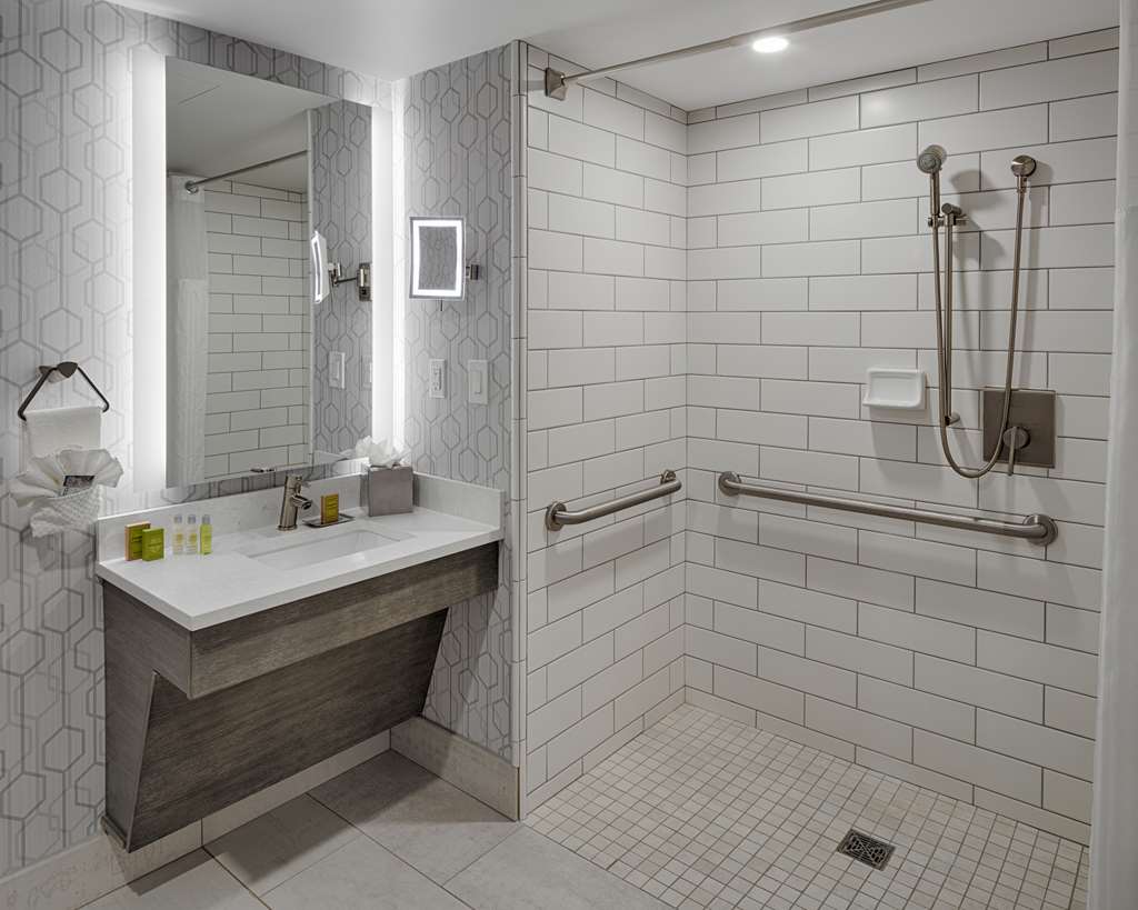 Guest room bath