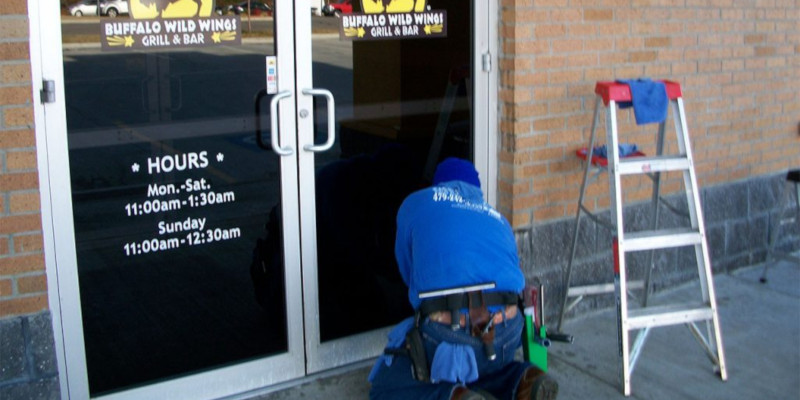 WE CAN CREATE A CUSTOMIZED EXTERIOR OFFICE CLEANING EXPERIENCE FOR YOUR COMPANY.