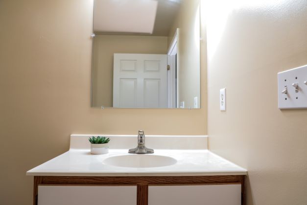 Shaker Run Apartment Bathroom