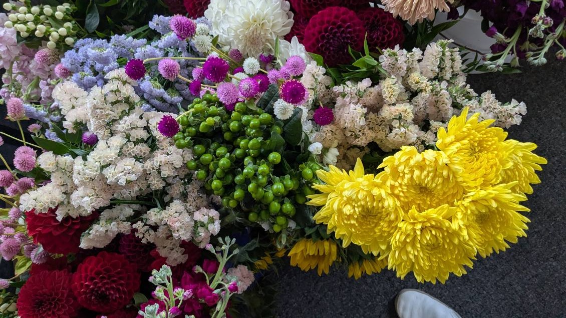 Thank you to everyone who joined our bouquet bar last week! We loved seeing your creativity shine through the beautiful arrangements. Your support made the event so special, and we can’t wait to do it again!